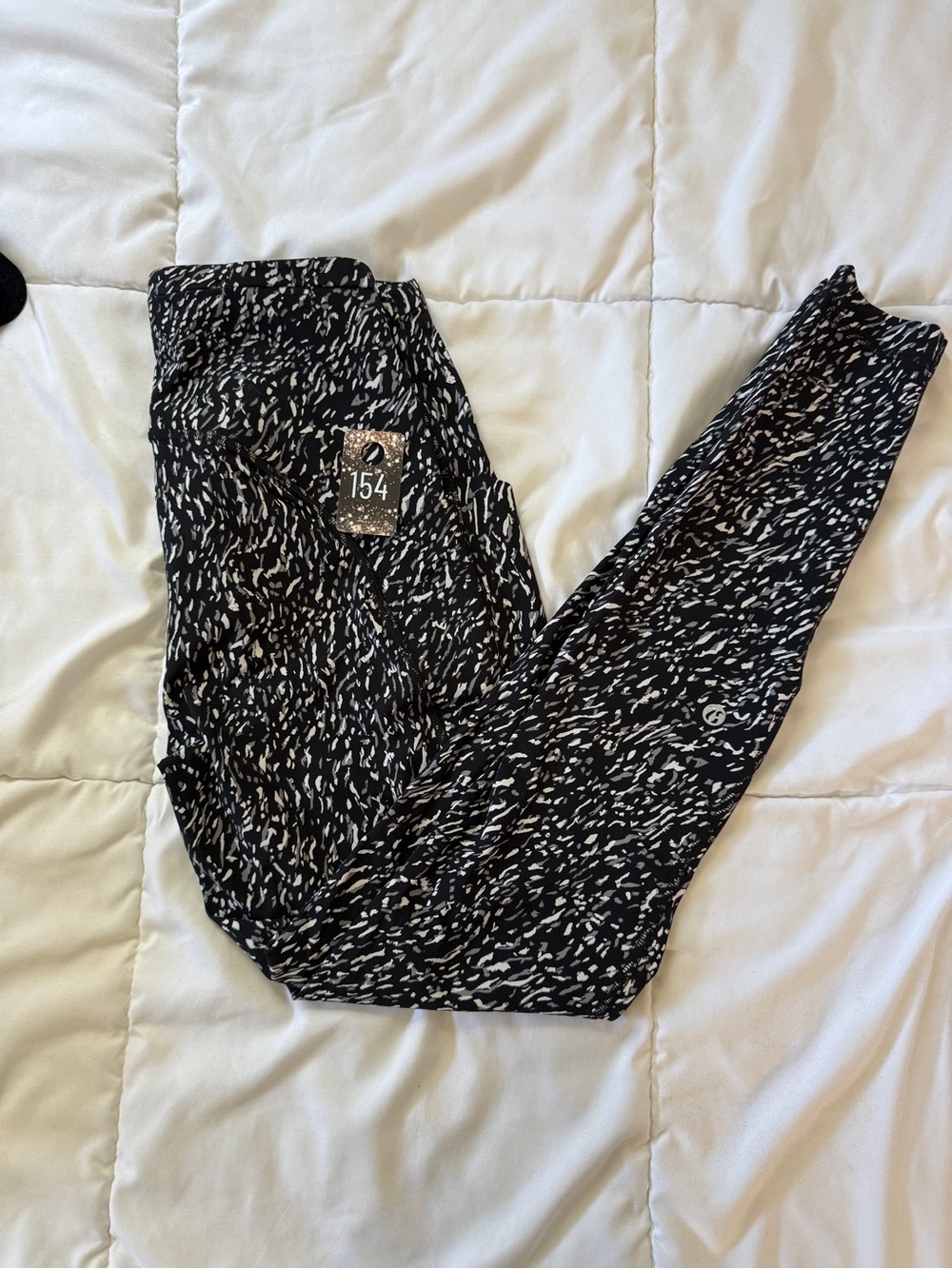 154 lululemon Swift Speed High-Rise Tight 28"
Speckle Trail Black Multi